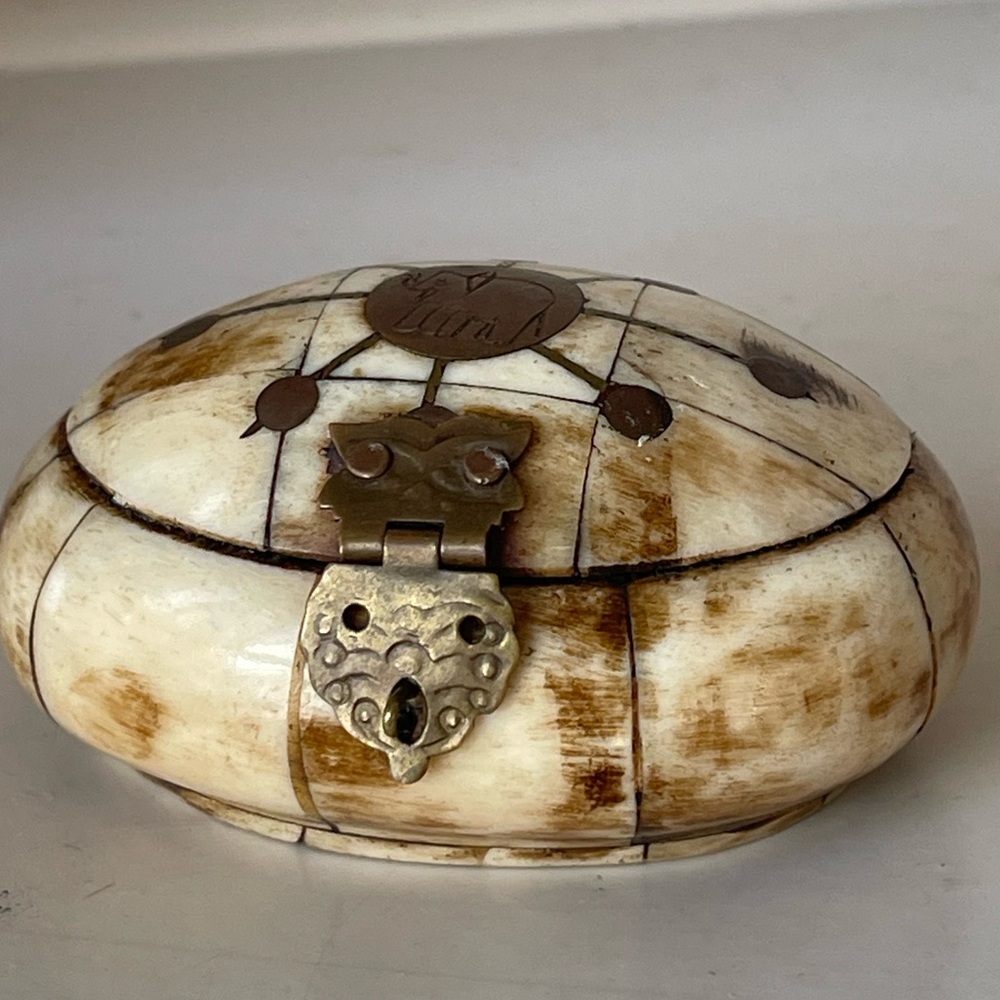 Trinket Box Vintage Inlaid Brass with Hand Engraved Sketched Elephant - Picture 3 of 16